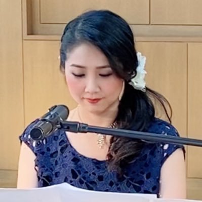 大学で声楽を学び、現在は昭和前半の歌謡曲に魅せられてピアノ弾き語りをしています(最近は昭和後半〜平成が多いかも) Youtubeで動画もUPしています。チャンネル登録いただけると喜びます😊演奏依頼はDMでお願いいたします。