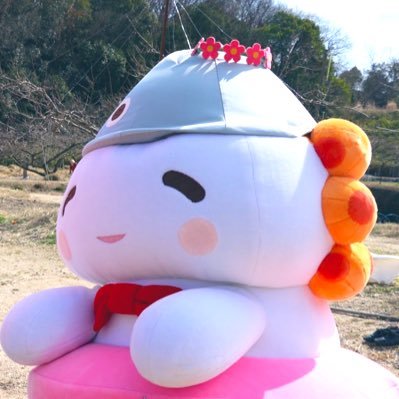 浪江町公式X。町イメージアップキャラクター「うけどん」のつぶやき♪ 浪江町はB-1グランプリで優勝した“なみえ焼そば“や“大堀相馬焼”、全国初の“ #ラッキー公園 in なみえまち”が有名! 丸いオレンジは何かって?「うけどん広場https://t.co/ThJC2psGHt」をのぞいてみてね #浪江町 #ゆるキャラ