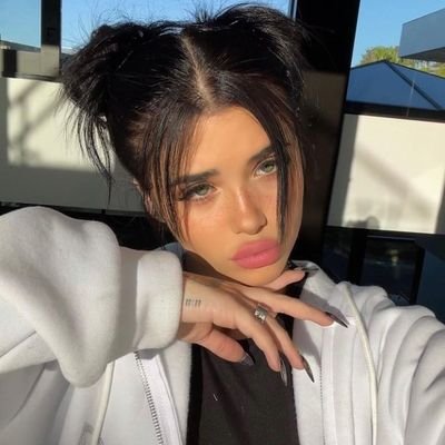 raevhs's profile picture. lol ur not amelie.