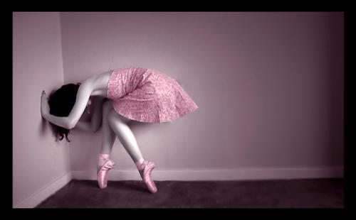 Dietobeperfect's profile picture. Starve, binge, purge, fastings, diet coke, thinspo. I want to be fragile, float around you. I want to be the skinniest, thinner than ever.
H: 175 CW:70 GW:45