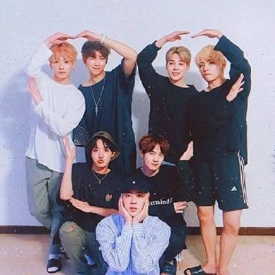 Fangirl of BTS
insta account: @lovingbangtanq_
