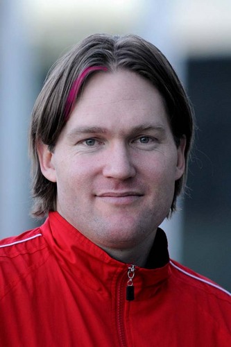 Konsulent i Norges Bandyforbund - Relativt opptatt av innebandy,men tvitrer her for egen maskin!