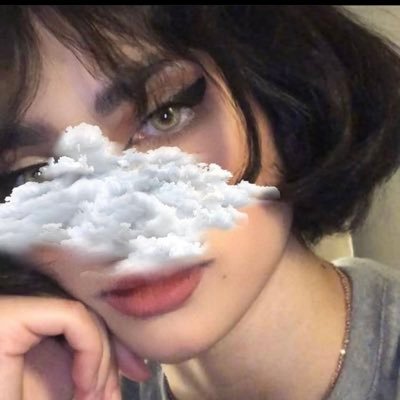 أنتي جميلة و العالم سيء،اهزميه بعينيك .