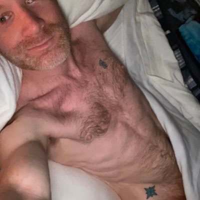 Alt | ♋️☘️39 | uncut ↕️ Verse | hairy, just a horny guy here, jerking off and following all of you awesome people / Gay. DMs welcome, let’s be friends😉