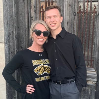 MrsCarrieD's profile picture. Wife, Mom to 5 awesome kiddos, soon to be reality star, and momma to 2 psycho cats!