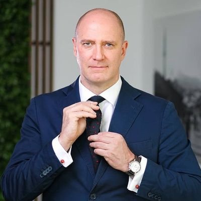 Strategic PR and Crisis Management; Corporate Comms; Political PR; Financial industry; IABC; basketball lover, passionate runner. RT ≠ endorsement.