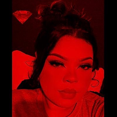 acmftjdb's profile picture. Probably drinking tea or probably not at a concert:(