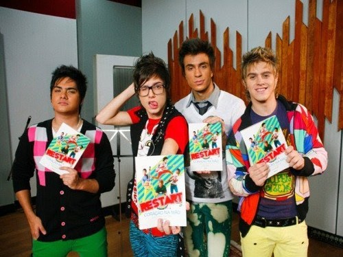 FC Dedicado a Banda RESTART. Moderadora:@lafontinelly. since:08/05/11