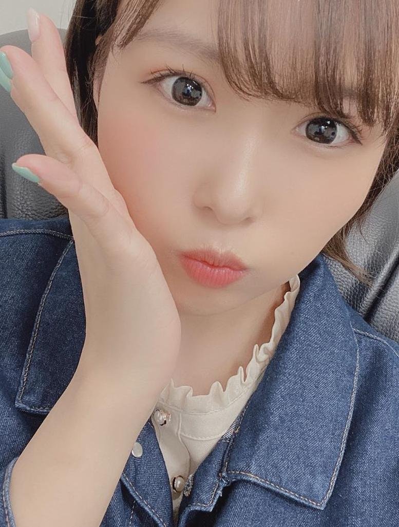 新しい友達を作るのは大好きなのよ！フォーしてくれたら、あたしの写真を見せてあげるわ