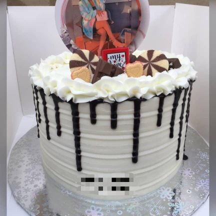 For ur irresistible cakes and Topnotch catering services,we are just a slide away from you on Instagram@goshendeliciouslight or WhatsApp:07066031823 at ur servi