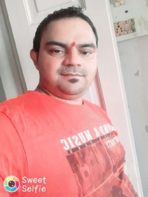 working has a chefs in around the corner of India love 💘 cooking and serving 😋foods