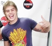Um Fã Clube pra quem ama e adimira o Thomas, baterista da banda Restart.dona ( @mandamarcelinoo )