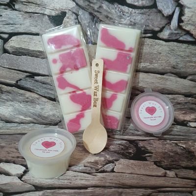 Hi, I'm Nicky 👋
I make handmade Wax Melts.
I started in 2017 and love creating new ones every day!
Instagram @sweetwaxbox
Facebook - Sweet Wax Box