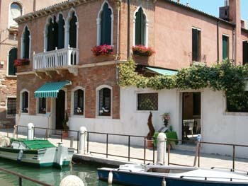 hmessner's profile picture. L'ALBERGO MESSNER è SITUATO A VENEZIA A POCHI PASSI DALLA CHIESA DELLA SALUTE, CELEBRE SANTUARIO DEL LONGHENA, ERETTO IN ONORE DELLA  MADONNA.