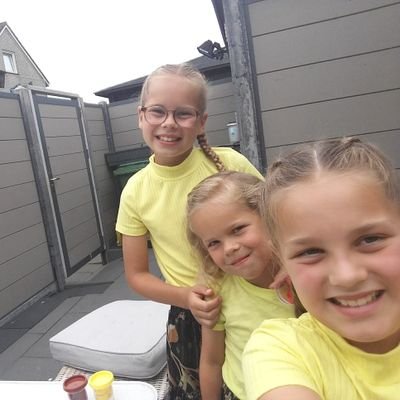 gelukkig getrouwd en trotse vader van 3 dochters.interesse in zoetwatervisserij .heeft rijbewijs C1