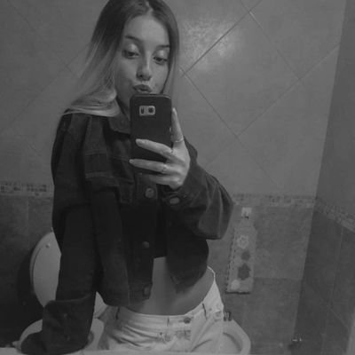 Juulieta18's profile picture. 