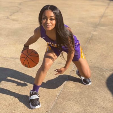 ~ hard work pays off 🐐💞 ~ Columbus High School ~ c/o 2022 ~ 5’4 Point Guard!🥰 email : chinastewart2424@gmail.com