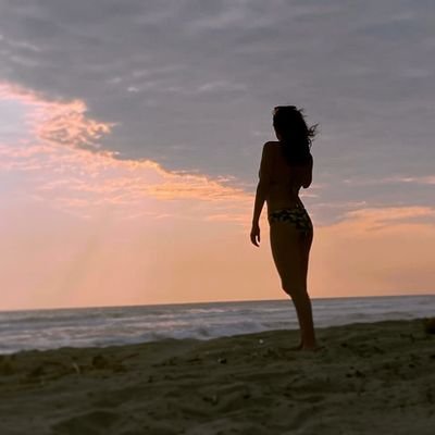 Zuheiily_BO's profile picture. 🏳️‍🌈25| LRC IPN | 🍃 Amante d' las palabras sinceras acompañadas d' una mirada q' no tenga caída, fanática de las casualidades, de los besos sin aviso. 🍃