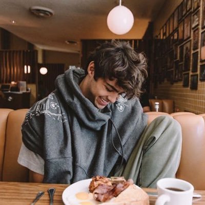 CharIieBerry's profile picture. • ʕ´•ᴥ•`ʔ•