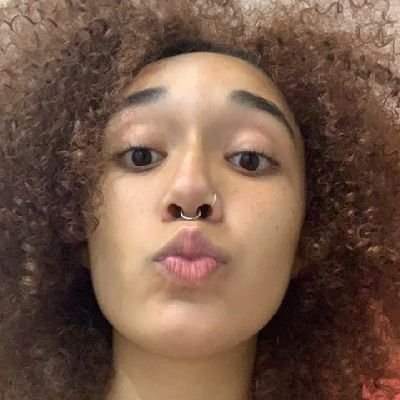 _giulliafs's profile picture. tentando ser legal