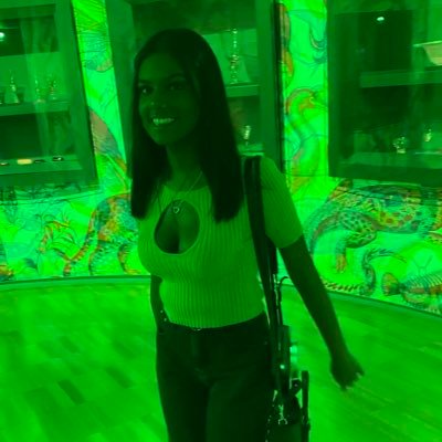 heranyagovender's profile picture. twenty one | digital media student | deakin university ✨