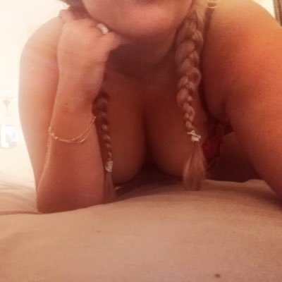 Fun loving wife wanting fun and to share pics with you all ;)