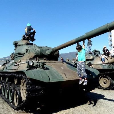 写真を通じて頑張ってる人を応援したく模索中です(笑)
戦闘機からアイドルまで何でも撮ります!
元Team-AJ公式カメラ