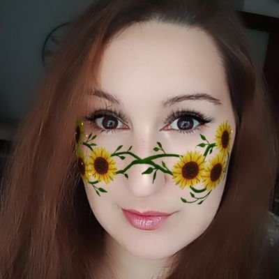 Rolera, o lo intento.
Fan de los girasoles.
Grandes verdades: nunca quedas mal si llevas croquetas y el morado es un sabor.
