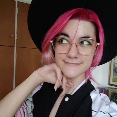 Senior UI/UX Designer and 2D artist for Video games.
Geeky non-binary potato. Mint. Hugs. League of Legends.    
✨A.C.E✨ Sometimes I do cosplays.