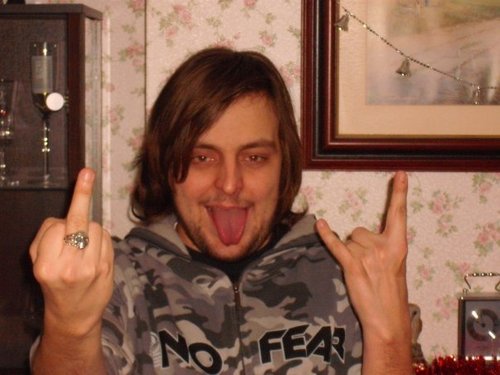 SimonLonglands's profile picture. im me  in to music reading walking