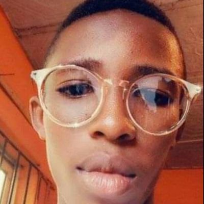 JamesOyewoleOj1's profile picture. reading