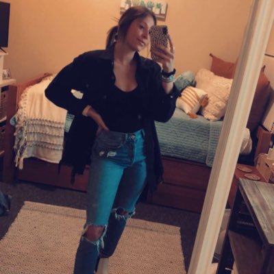 SkylarTucker17's profile picture. LHS ‘18❤️| UE ‘22💜🧡| AOII