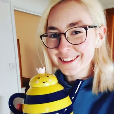English Literature and Creative Writing student at Falmouth University 🌱
Publishing Hopeful and book reviewer🌻
instagram @literaturelyjes 💫