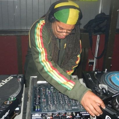 ItalFyah's profile picture. big dj in uk England drum bass rollers jungle reggae dub roots music my thing I play club I do live streming to my dj ital fyah from jahtek hi fi sound uk