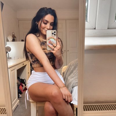 awklotty's profile picture. insta: charmarshalll