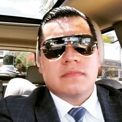 Abogado, Oaxaqueño,
MDPP.
Amante de la Ley, la Política y el Fútbol
(Fiat iustitia, ruat caelum)