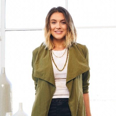 CourtneyPTweets's profile picture. Bookings: contact personal agent @ Baker Management