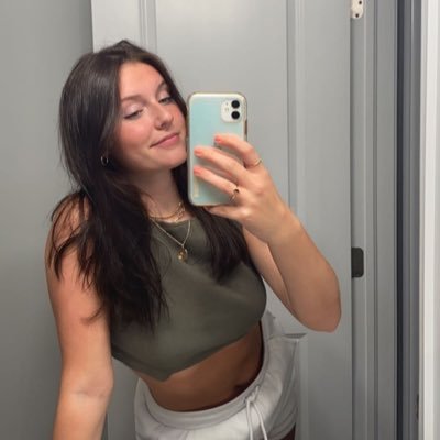 elinor_mccarthy's profile picture. ❤️🧡💛💚💙💜