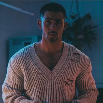 just your classic jonas brothers/shawn mendes/wdw fan :) #spaceman