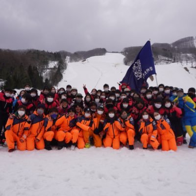 信州大学の基礎スキーサークルです. 部員のほとんどが初心者から始めてます. 恵まれた練習環境がゆえ, みんなスキー大好き!上手く滑るのって楽しいですよね!いざスキー場へ!! 気軽にご質問下さい！↓こちらインスタグラム!! https://t.co/JyXCXfZOLt