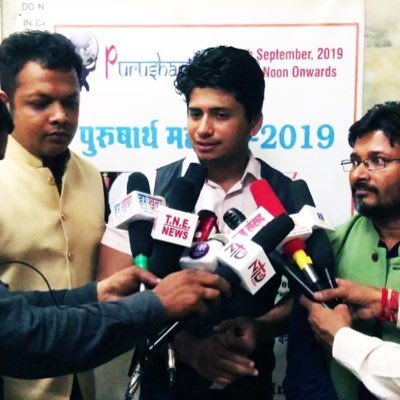 AbhishekKbros's profile picture. Write-shoot-edit-repeat