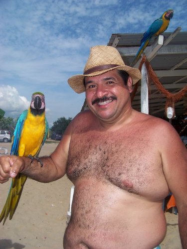 currutacomachet's profile picture. Fue muy triste, mis padres postizos me encontraron en un basurero, por eso es que a veces me siento tremenda rata....