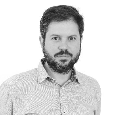 Politólogo y periodista. Jefe de Redacción de revista DEF @defnoticias