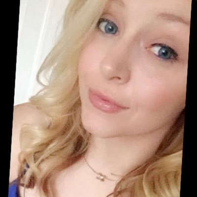 Boston born. Vegas raised. Wife. 👩🏼💻💰✈️ Disney Fanatic ✨🏰 Fur-mom #GoPats #GoSox #TESD 🐜