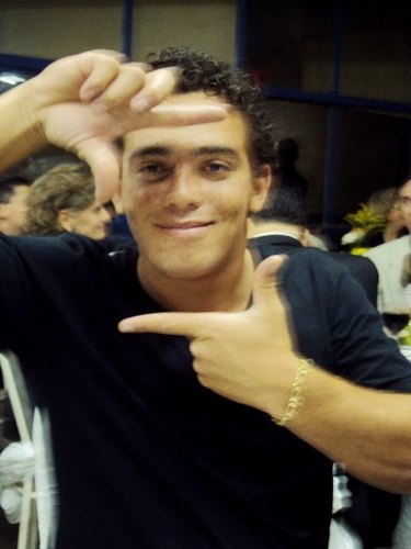 eu  sou uma pessoa muito alegre e gosto de fazer novas amizades...
esse sou eu!