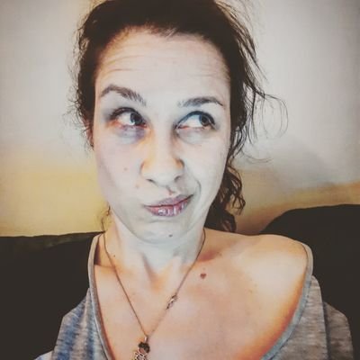 Soy muy simpática. Excepto cuando tengo hambre o sueño, me caes mal o sos muy falso, estoy enojada o simplemente no te conozco.💃