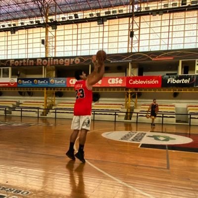 jugador de voley del Club San Martín de Corrientes,river platense, , Messista,Policía de Corrientes