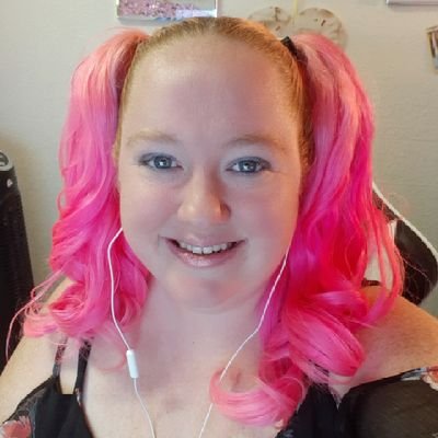 Twitch Streamer & Affiliate. Queen of Cupcakes. Lover of All Things Pink & Sparkly.