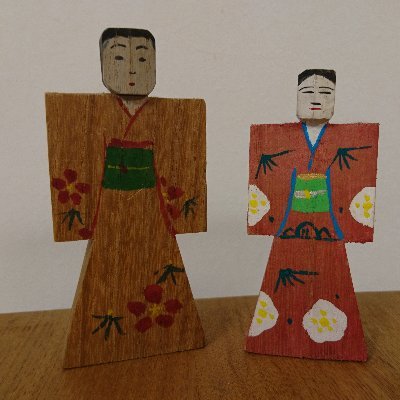 こにしいずみ。日本語方言の研究。『富山県方言の文法』（ひつじ書房、2016年）、『日本語学の教え方』（共編著、くろしお出版、2016年）。ヘッダ画像は朝日町城山公園からの富山湾、アイコンは山梨県奈良田のFSさん作のおぼこ人形です。