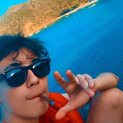 bielcimini's profile picture. Onde viram o terror eu vi algo lindo, sempre fui diferente eu nasci sorrindo